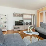 3 Bedroom Lovely In Feriehus