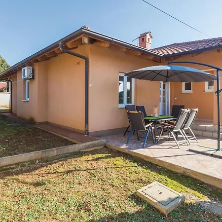 Feriehus 3 Bedroom Lovely In Savudrija