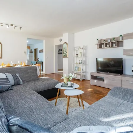 3 Bedroom Front In Savudrija