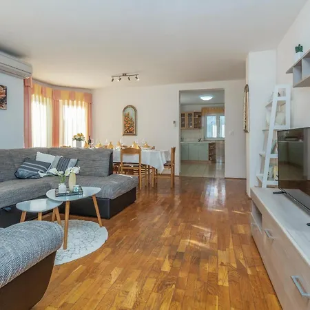 Prázdninový dům 3 Bedroom Front In