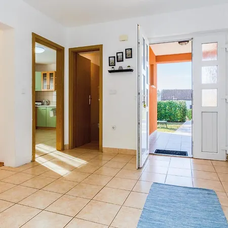 Prázdninový dům 3 Bedroom Front In *