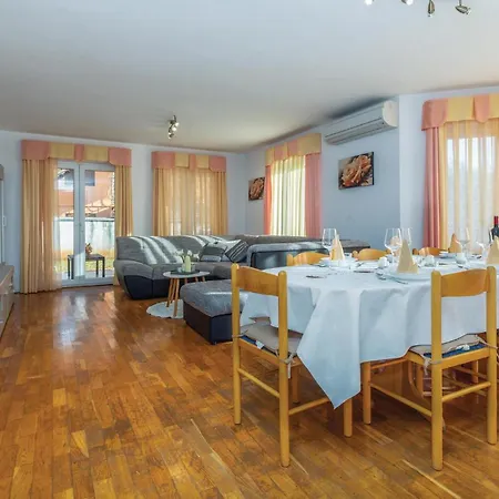 Prázdninový dům 3 Bedroom Front In *