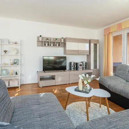 3 Bedroom Front In Prázdninový dům
